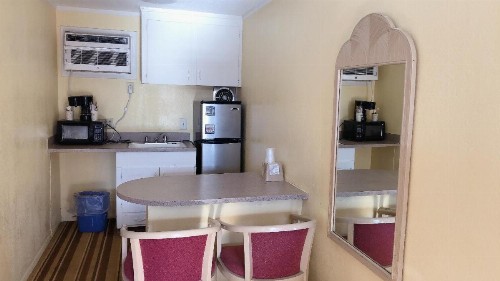 Royal Palace Inn and Suites Myrtle Beach Ocean Blvd - image 23