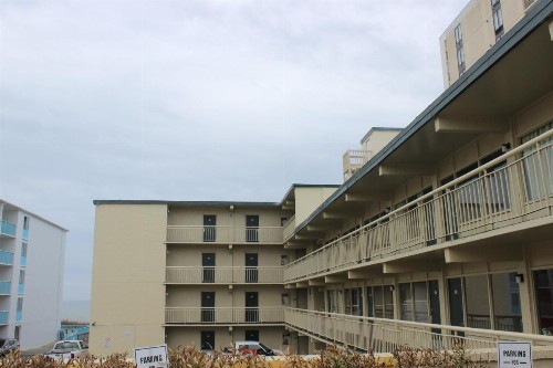 Summer Wind Inn and Suites - image 2