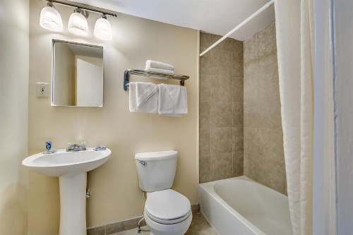 Summer Wind Inn and Suites - image 7