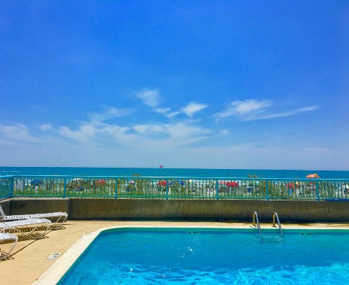Southern Breeze Oceanfront Motel - image 3