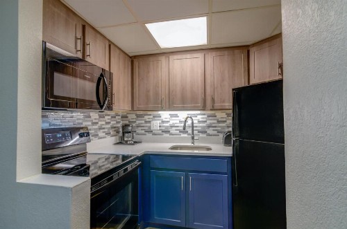 Captain's Quarters Resort - image 35