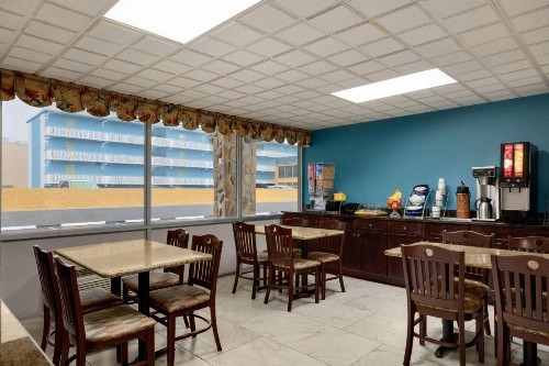 Days Inn by Wyndham Myrtle Beach-Beach Front - image 10