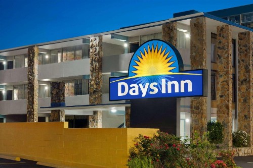 Days Inn by Wyndham Myrtle Beach-Beach Front - image 12