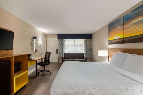 Days Inn by Wyndham Myrtle Beach-Beach Front - image 17