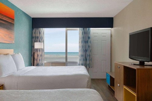 Days Inn by Wyndham Myrtle Beach-Beach Front - image 2