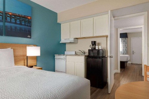 Days Inn by Wyndham Myrtle Beach-Beach Front - image 24