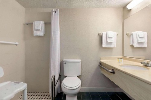 Days Inn by Wyndham Myrtle Beach-Beach Front - image 7