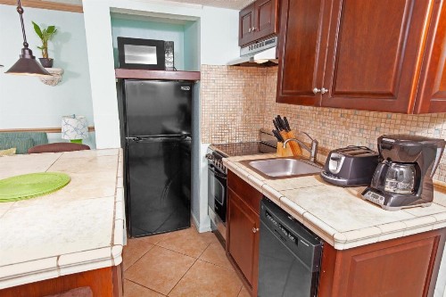 Meridian Plaza by Beach Vacations - image 10