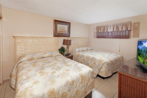 Meridian Plaza by Beach Vacations - image 12