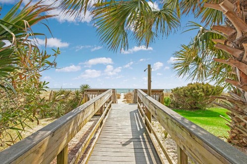 Meridian Plaza by Beach Vacations - image 3