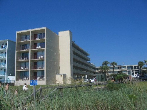 Oceanfront Viking Motel - image 1