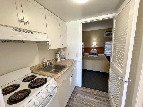 Oceanfront Viking Motel - image 14
