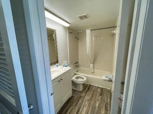 Oceanfront Viking Motel - image 18