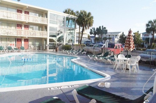 Oceanfront Viking Motel - image 2