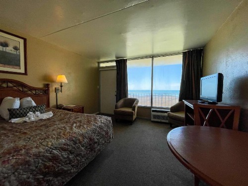 Oceanfront Viking Motel - image 5
