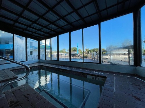 Polynesian Oceanfront Motel - image 2