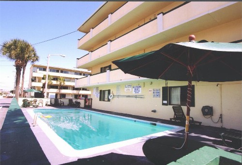 Happy Holiday Motel - image 2