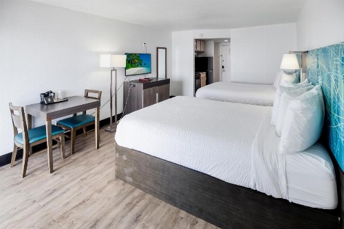 Tropical Seas Hotel - image 12