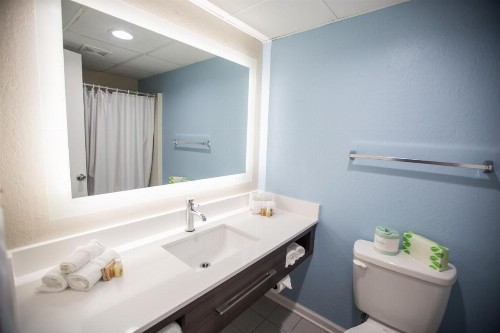 Tropical Seas Hotel - image 13
