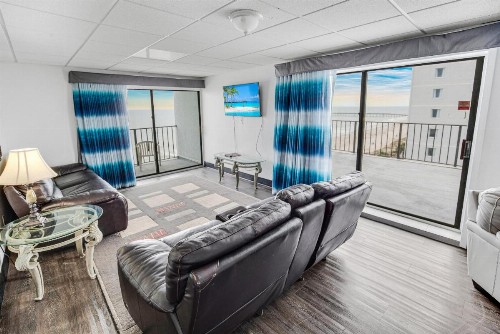 Tropical Seas Hotel - image 14