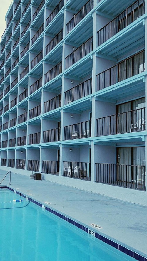 Tropical Seas Hotel - image 17