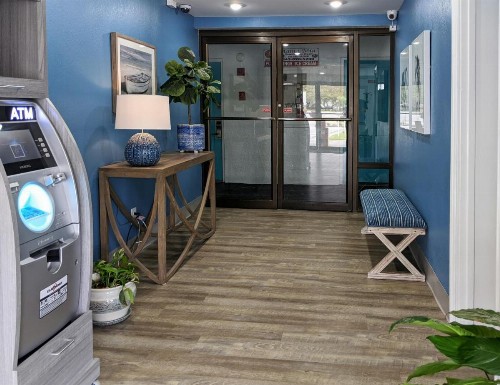 Tropical Seas Hotel - image 4