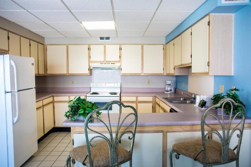 Tropical Seas Hotel - image 7