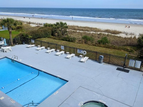 Tropical Seas Hotel - image 9