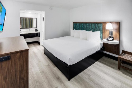 Blu Atlantic Hotel & Suites - image 32