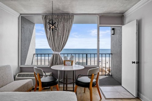 The Beverley Beach House - image 21