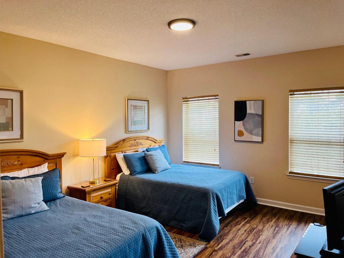 Two-Bedroom Vacation Condo - image 2