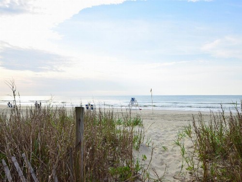 Holiday Sands at South Beach - image 18