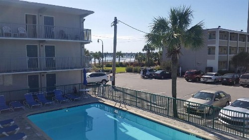 Admiral Motor Inn - image 2