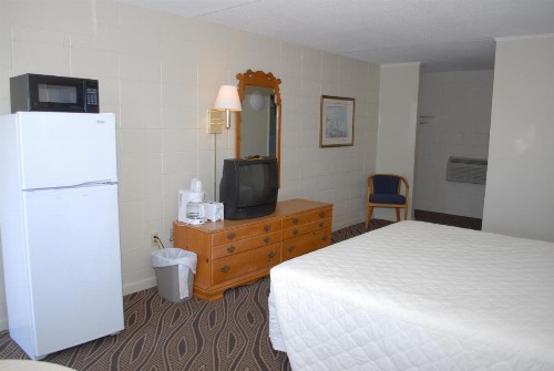 Admiral Motor Inn - image 20