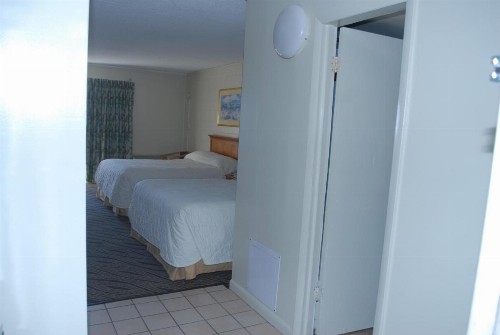 Admiral Motor Inn - image 3