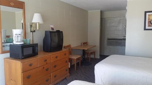 Admiral Motor Inn - image 4