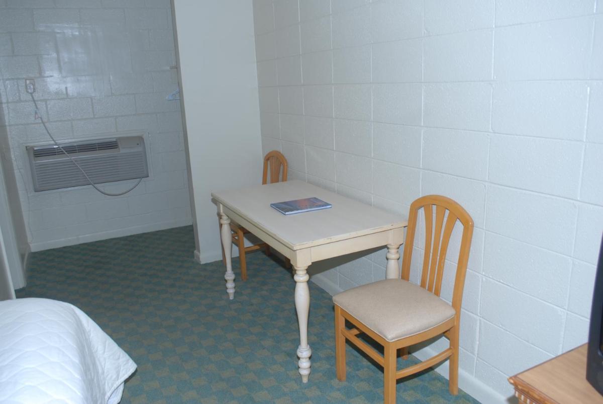 Admiral Motor Inn - image 6