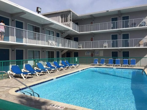 Admiral Motor Inn - image 7