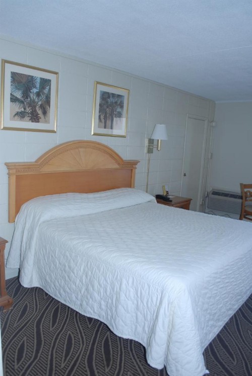Admiral Motor Inn - image 9