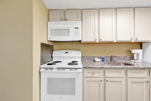 Windsurfer Hotel - image 33