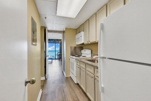 Windsurfer Hotel - image 34