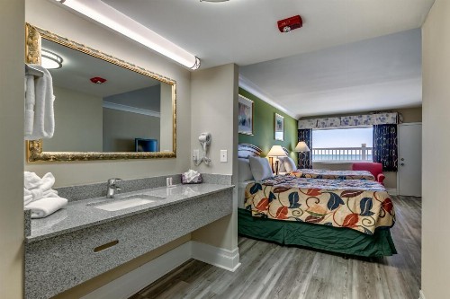 Beachcomber Inn & Suites - image 11