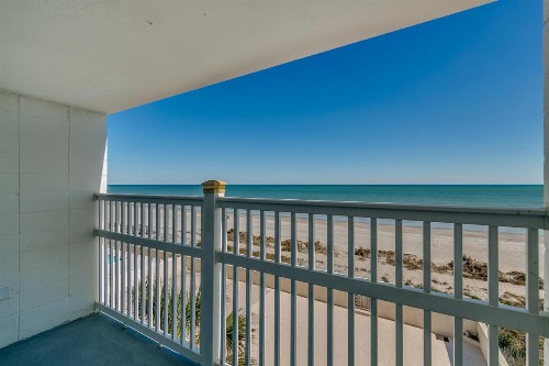 Beachcomber Inn & Suites - image 2