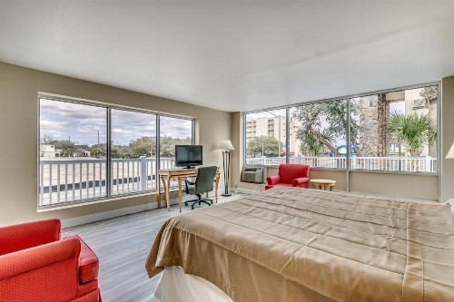 Beachcomber Inn & Suites - image 20