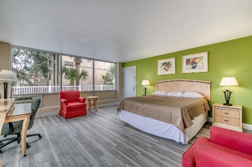 Beachcomber Inn & Suites - image 7
