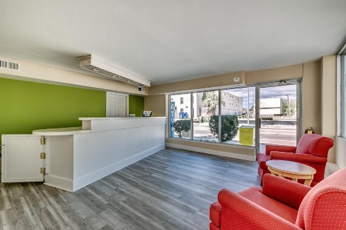 Beachcomber Inn & Suites - image 9