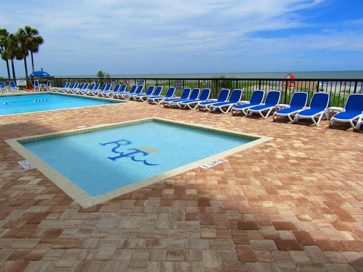 Club Regency at Regency Towers - image 3