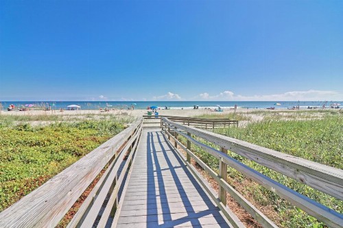 Suites at the Beach - image 29