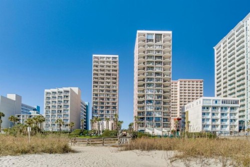 Suites at the Beach - image 3