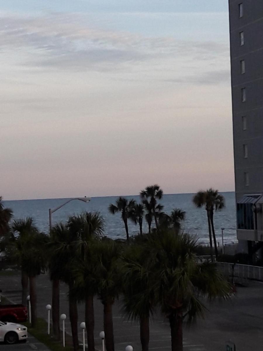 Ocean Waves Hotel - image 5